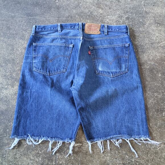 Vintage Levi's 501 Cut Off Shorts Mens 40 Blue Bermuda Jorts Grunge Denim 10" - Picture 4 of 7